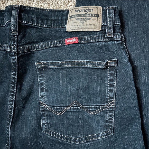 Men’s Wrangler Dark Denim Straight Fit Jeans Size 33x30 |C44 - Picture 2 of 12